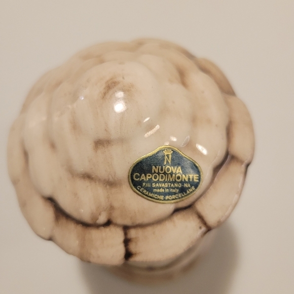 Vintage Capodimonte Wishing Well Ceramic With Flowers - Picture 3 of 5